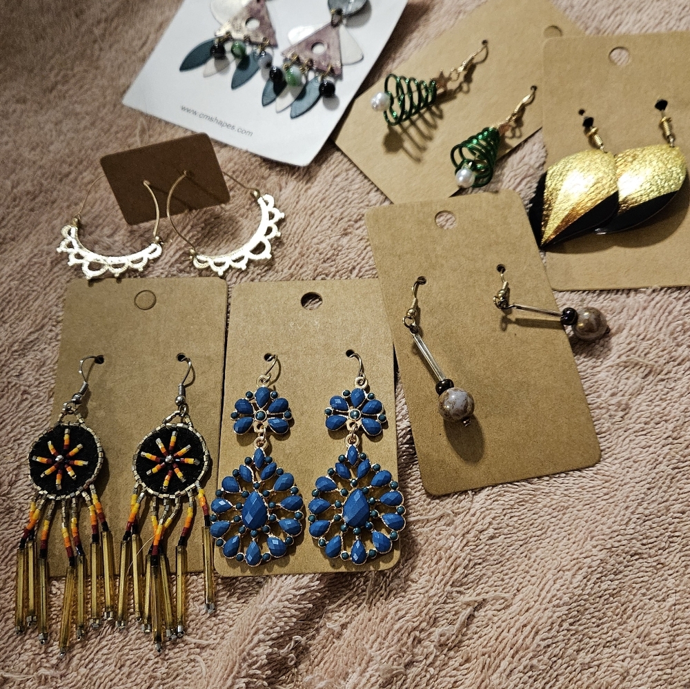 Mystery Bundle 3 pieces of Jewelry. NO CANCELLATIONS ON ACCIDENTAL BIDS - Picture 5 of 10